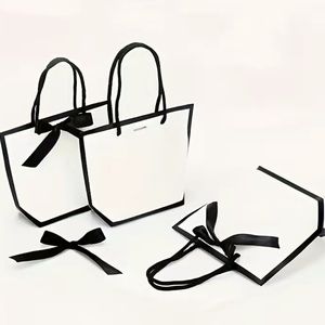 1 Bowknot Decor Tote Bags